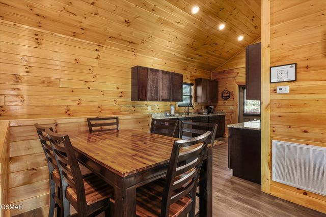 2182 Bear Haven Way, Sevierville, TN 37862