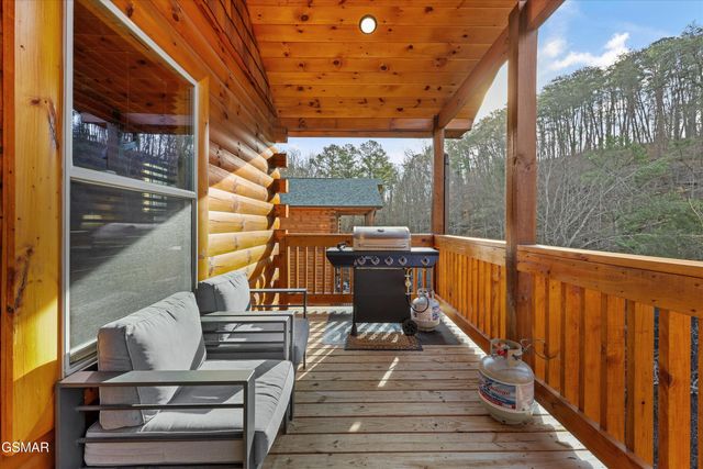 2182 Bear Haven Way, Sevierville, TN 37862