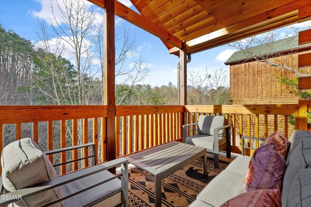 2182 Bear Haven Way, Sevierville, TN 37862