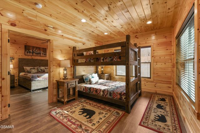 2182 Bear Haven Way, Sevierville, TN 37862