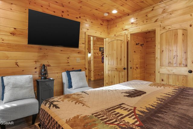 2182 Bear Haven Way, Sevierville, TN 37862