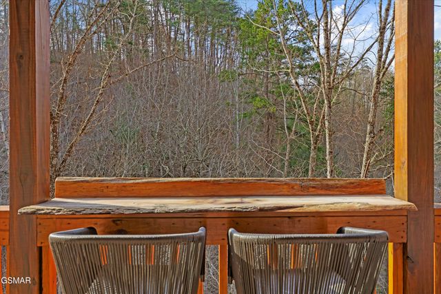 2182 Bear Haven Way, Sevierville, TN 37862