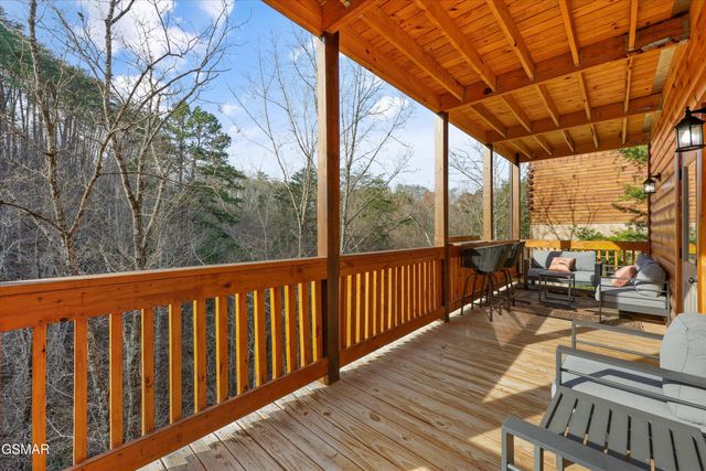 2182 Bear Haven Way, Sevierville, TN 37862