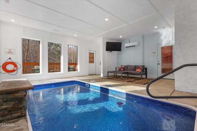 2182 Bear Haven Way, Sevierville, TN 37862