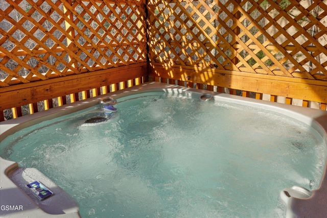 2182 Bear Haven Way, Sevierville, TN 37862