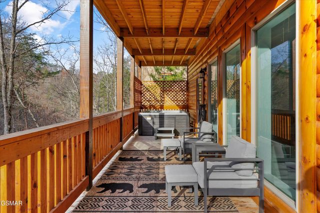 2182 Bear Haven Way, Sevierville, TN 37862