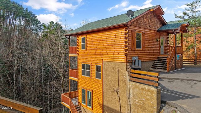 2182 Bear Haven Way, Sevierville, TN 37862