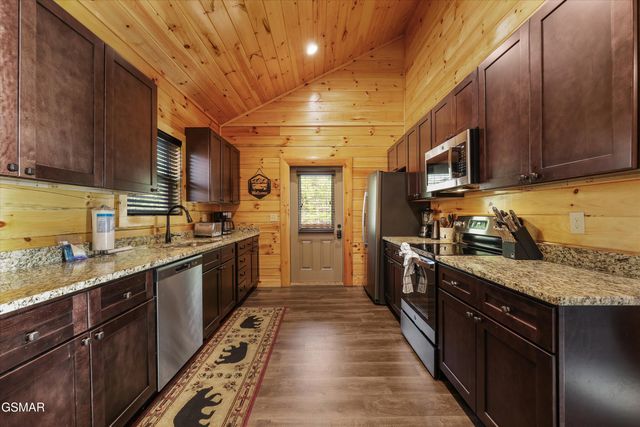 2182 Bear Haven Way, Sevierville, TN 37862