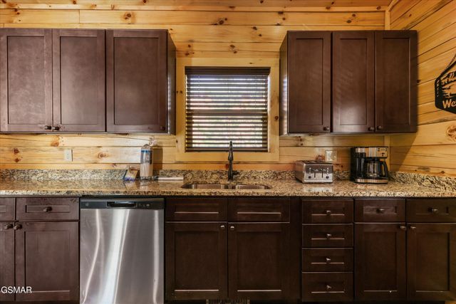 2182 Bear Haven Way, Sevierville, TN 37862