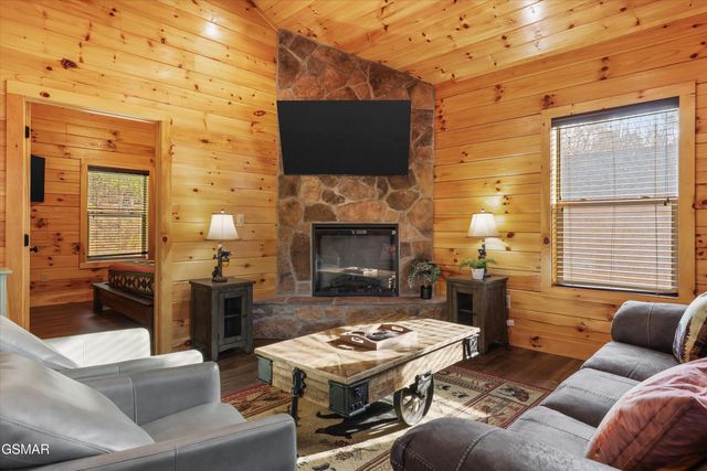 2182 Bear Haven Way, Sevierville, TN 37862