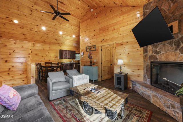 2182 Bear Haven Way, Sevierville, TN 37862