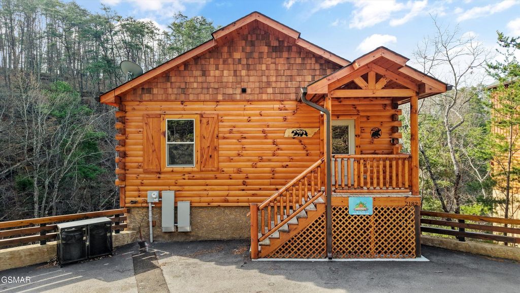 2182 Bear Haven Way, Sevierville, TN 37862