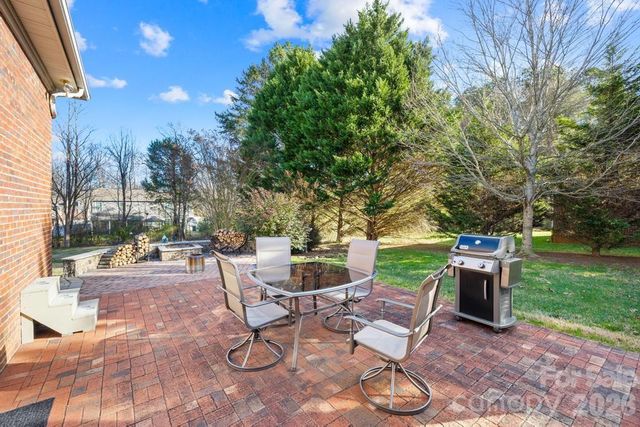 5244 Hickory Knoll Lane, Mount Holly, NC 28120