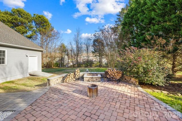 5244 Hickory Knoll Lane, Mount Holly, NC 28120