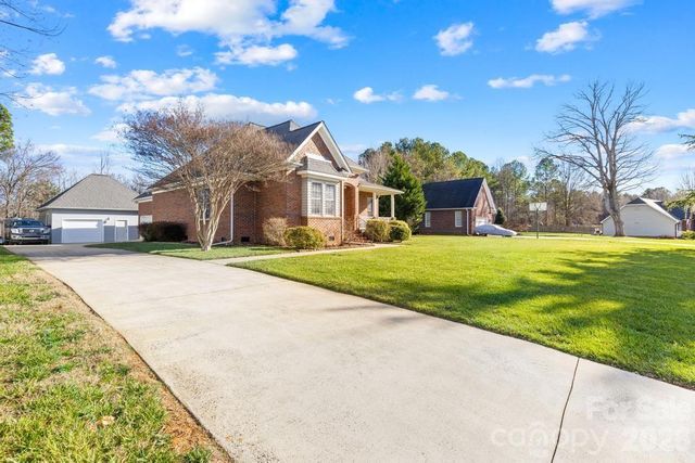 5244 Hickory Knoll Lane, Mount Holly, NC 28120