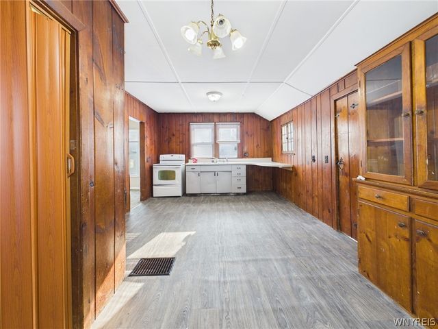 14 Glenwood Avenue, Lockport City, NY 14094