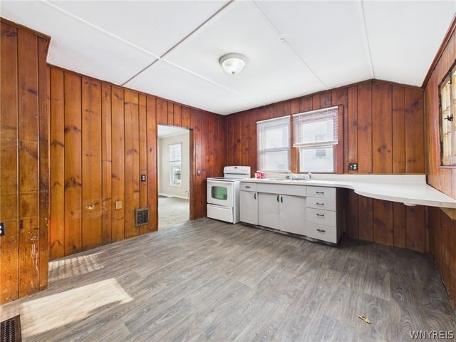 14 Glenwood Avenue, Lockport City, NY 14094