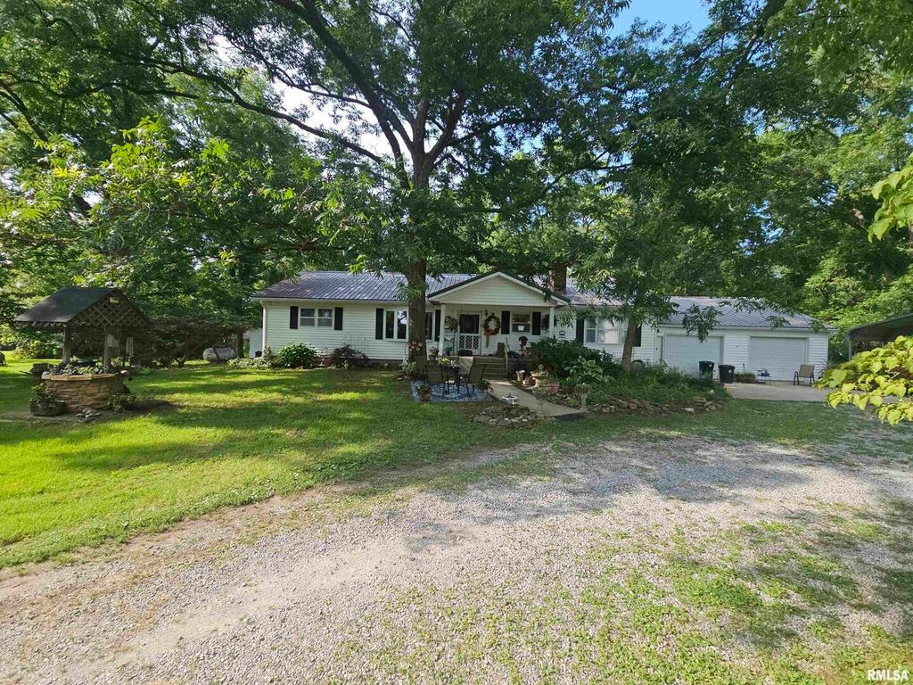 Image 1 of property listing at 9758 E Richview Road, Mt Vernon, IL 62864