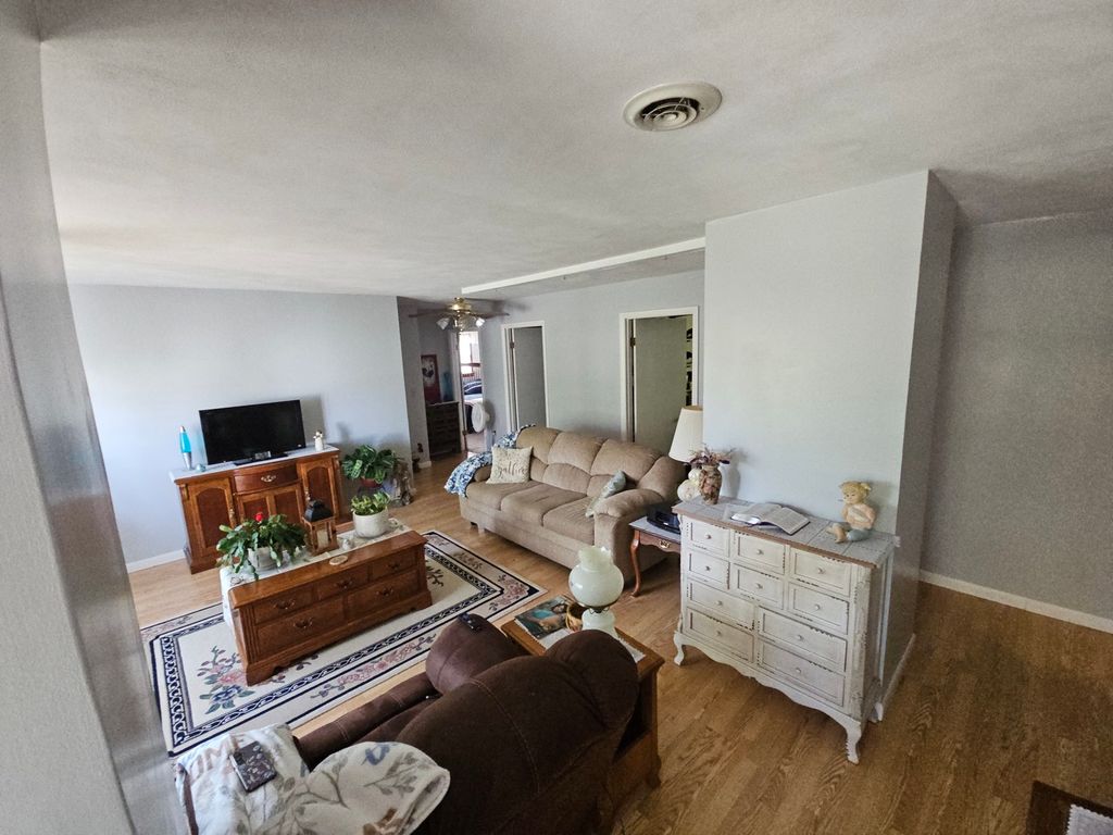 Image 25 of property listing at 9758 E Richview Road, Mt Vernon, IL 62864