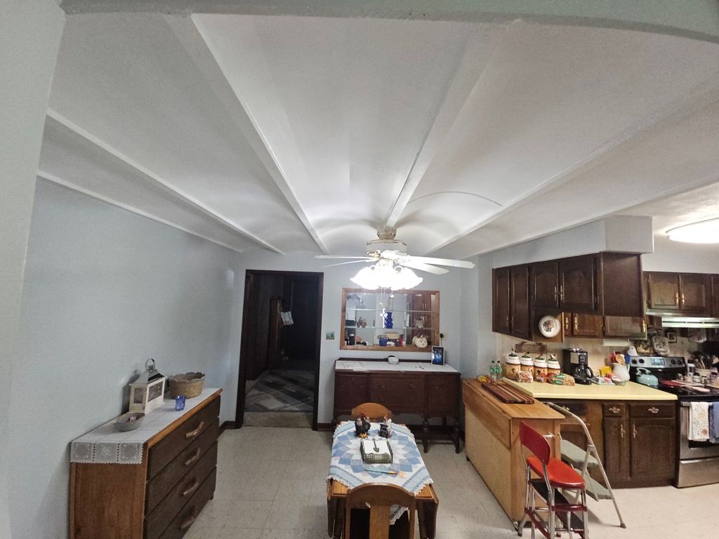 Image 30 of property listing at 9758 E Richview Road, Mt Vernon, IL 62864