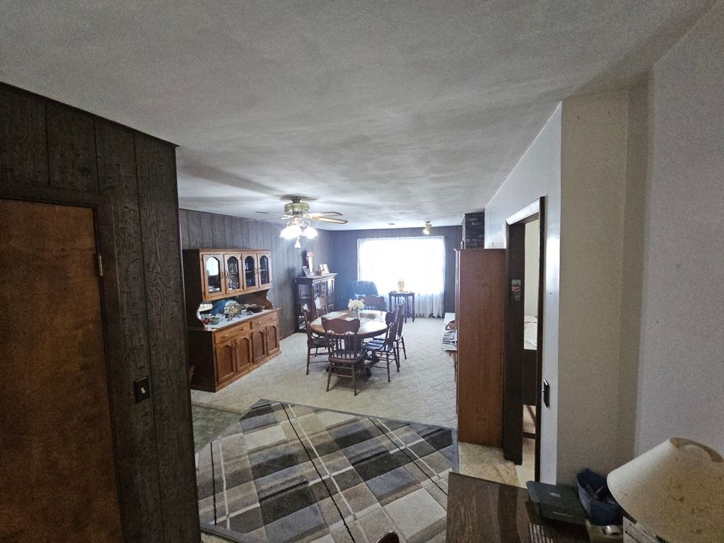 Image 31 of property listing at 9758 E Richview Road, Mt Vernon, IL 62864