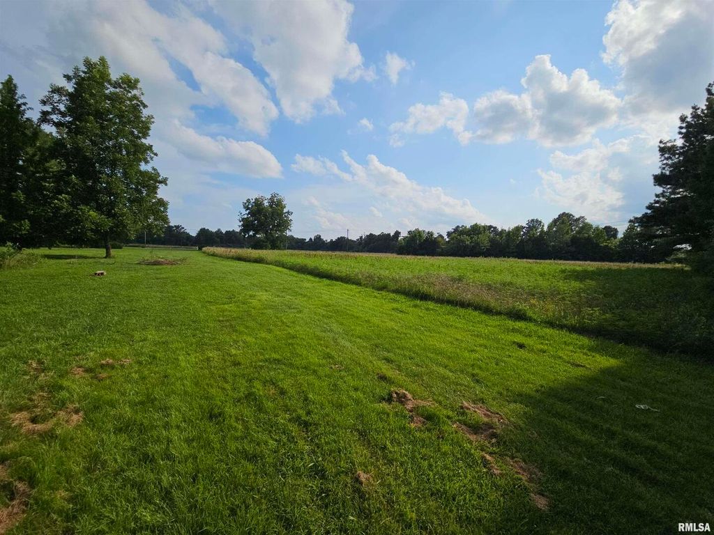 Image 36 of property listing at 9758 E Richview Road, Mt Vernon, IL 62864