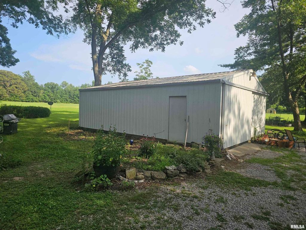 Image 38 of property listing at 9758 E Richview Road, Mt Vernon, IL 62864