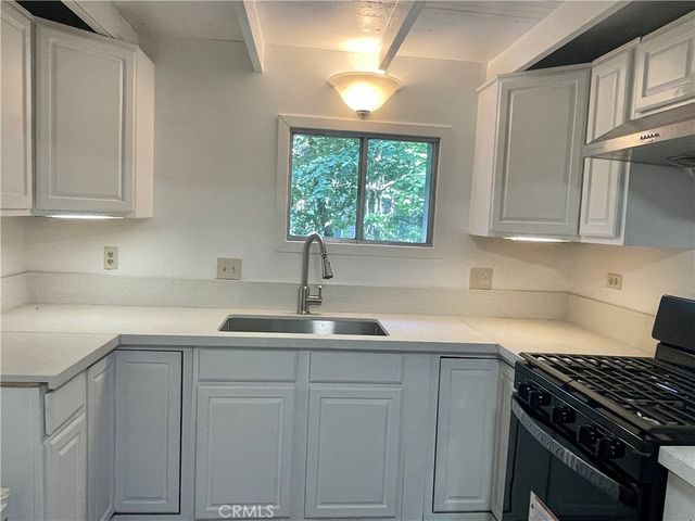 719 Woodland Road, Crestline, CA 92325