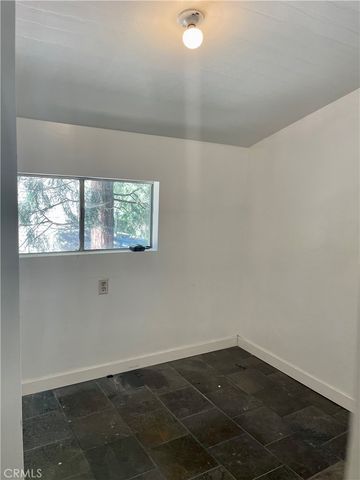 719 Woodland Road, Crestline, CA 92325