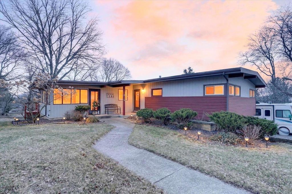 816 N Osborne Avenue, Janesville, WI 53548
