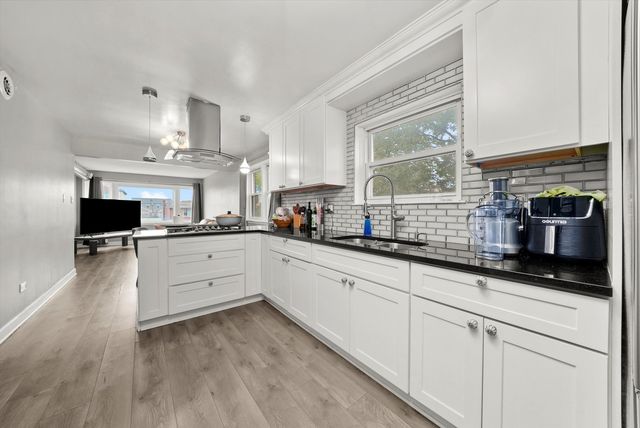 7524 W 63rd Place, Summit, IL 60501