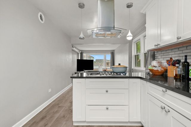 7524 W 63rd Place, Summit, IL 60501