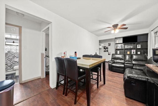 7524 W 63rd Place, Summit, IL 60501