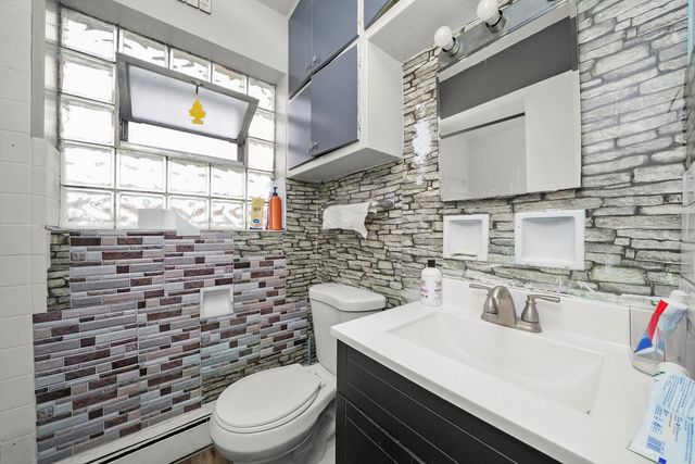 7524 W 63rd Place, Summit, IL 60501