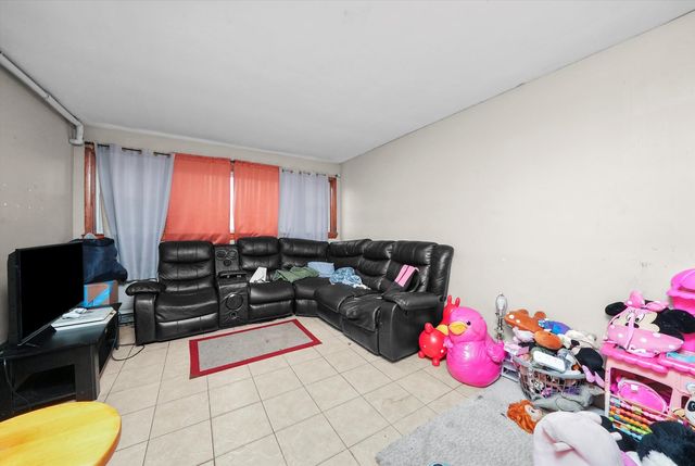 7524 W 63rd Place, Summit, IL 60501