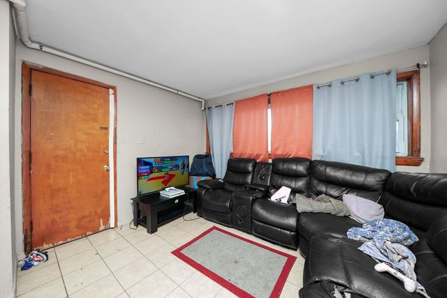 7524 W 63rd Place, Summit, IL 60501