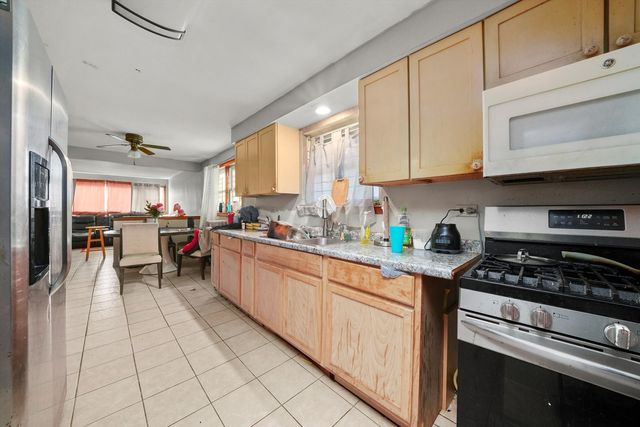 7524 W 63rd Place, Summit, IL 60501