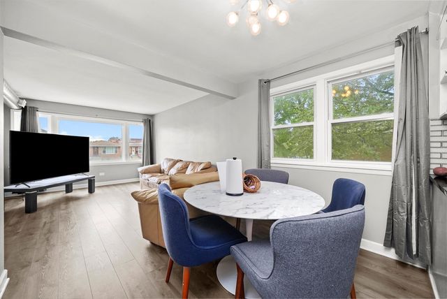 7524 W 63rd Place, Summit, IL 60501