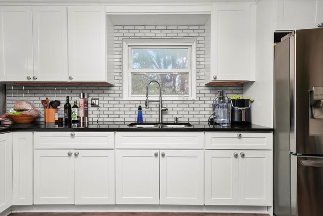 7524 W 63rd Place, Summit, IL 60501