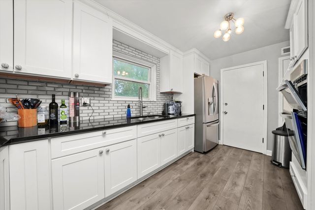 7524 W 63rd Place, Summit, IL 60501