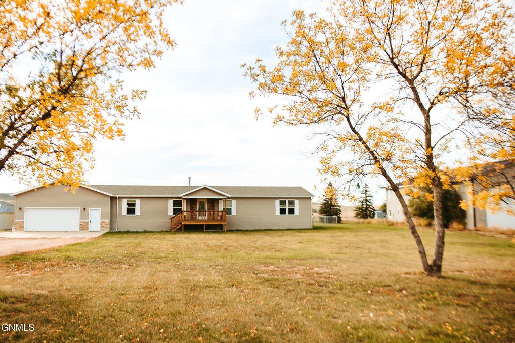 14 Sunrise Estates Road, Watford City, ND 58854 photo 2