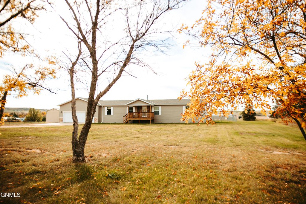 14 Sunrise Estates Road, Watford City, ND 58854 photo 3