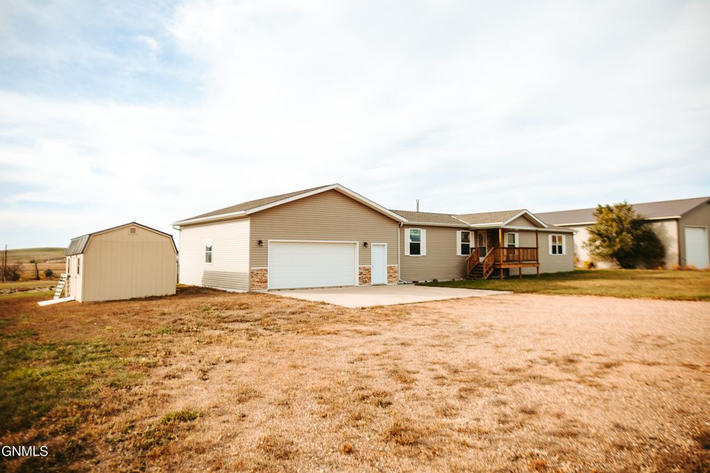14 Sunrise Estates Road, Watford City, ND 58854 photo 4