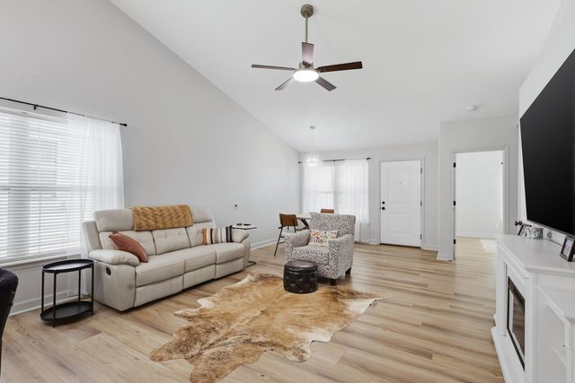 6234 Mississippi Avenue, Davenport, IA 52807