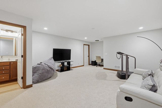 6234 Mississippi Avenue, Davenport, IA 52807