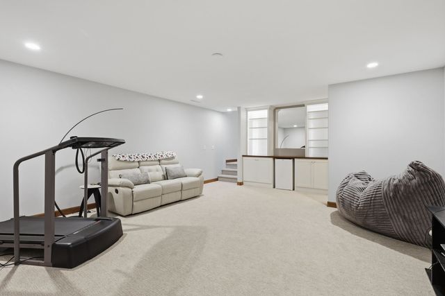 6234 Mississippi Avenue, Davenport, IA 52807