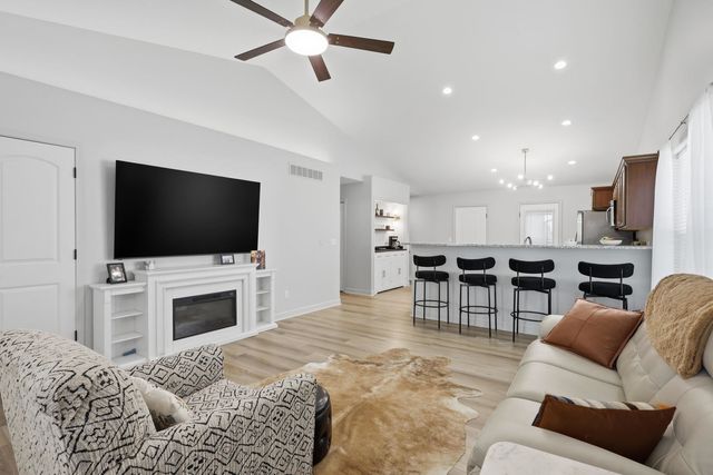 6234 Mississippi Avenue, Davenport, IA 52807