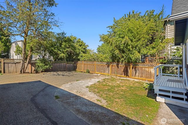 332 NE 50th Street, Seattle, WA 98105