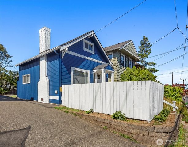 332 NE 50th Street, Seattle, WA 98105
