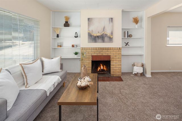 332 NE 50th Street, Seattle, WA 98105